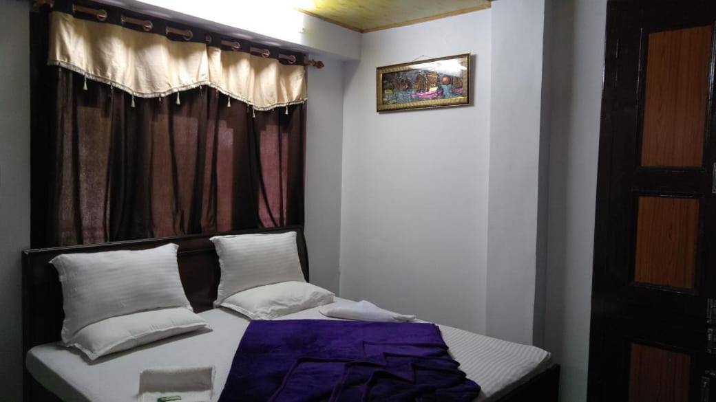 Hotel Debbhumi Regency Sāngla Exterior foto